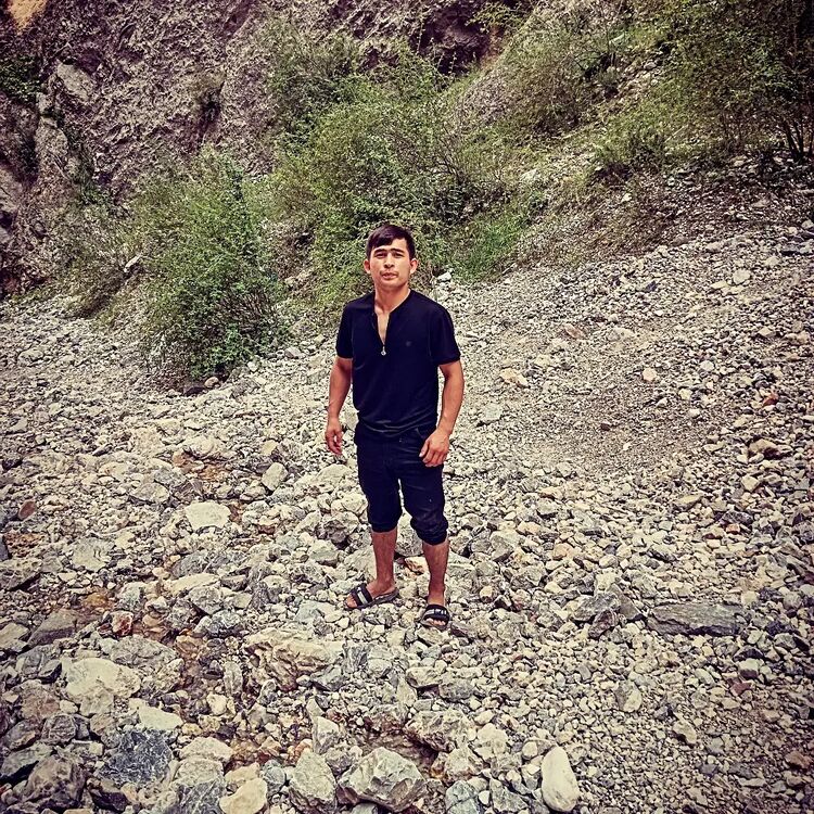  47668534  Abrorjon, 20 ,    