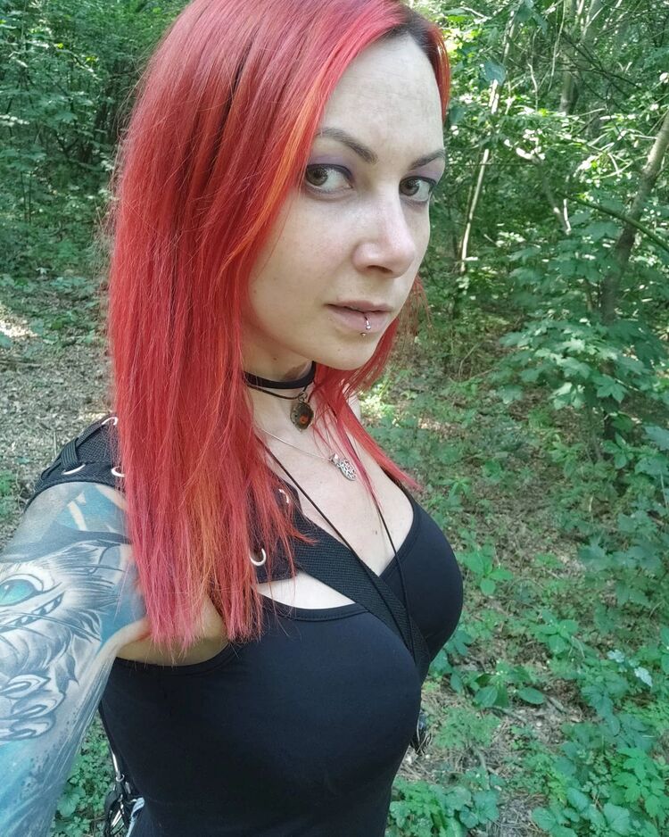 46892624  Julia, 33 ,    