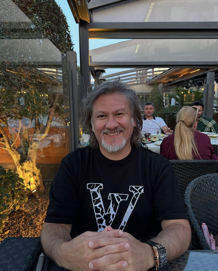  52948374  Louis, 55 ,    