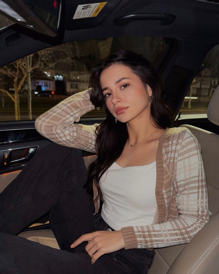  ,   Liza, 25 ,   