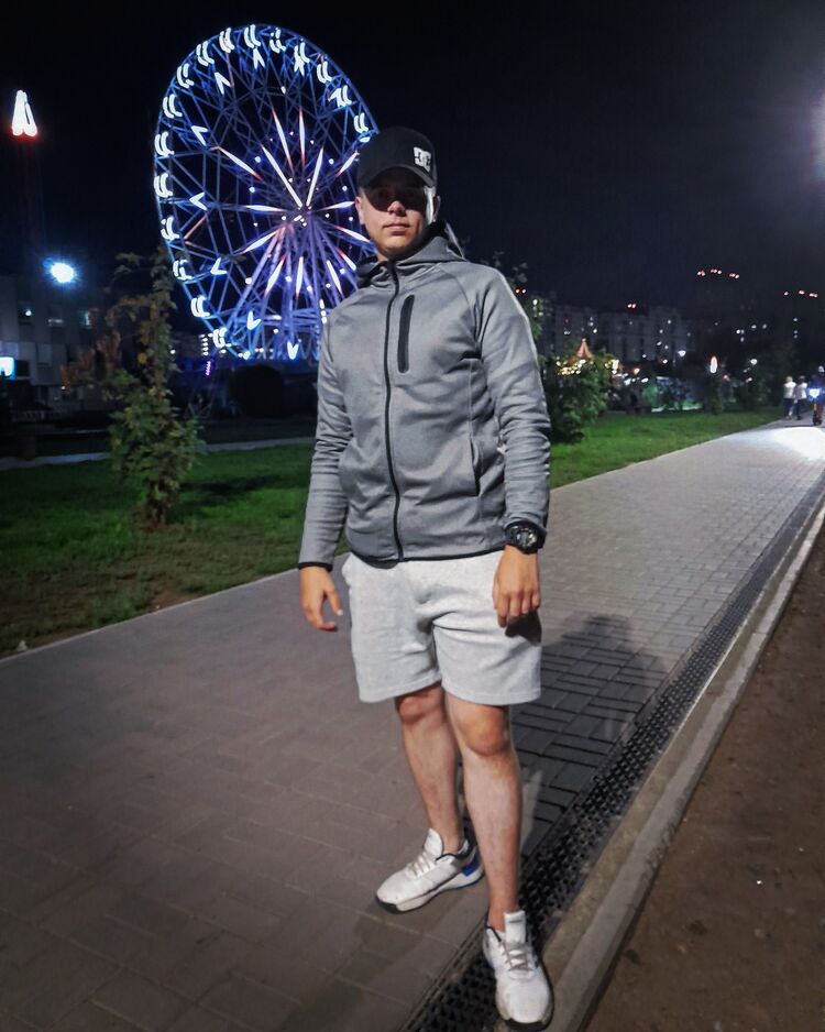  29895404  Konstantin, 28 ,    