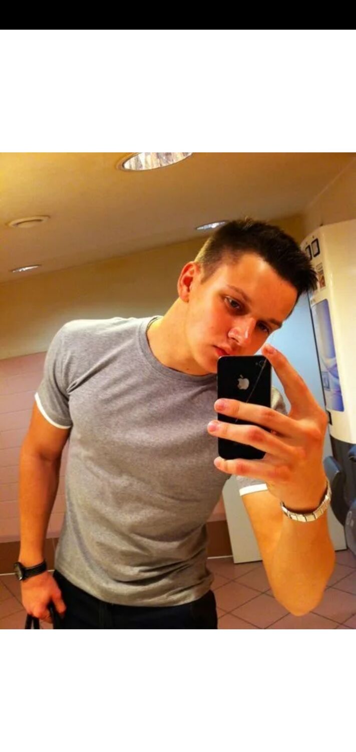  36331654  Artur, 30 ,    