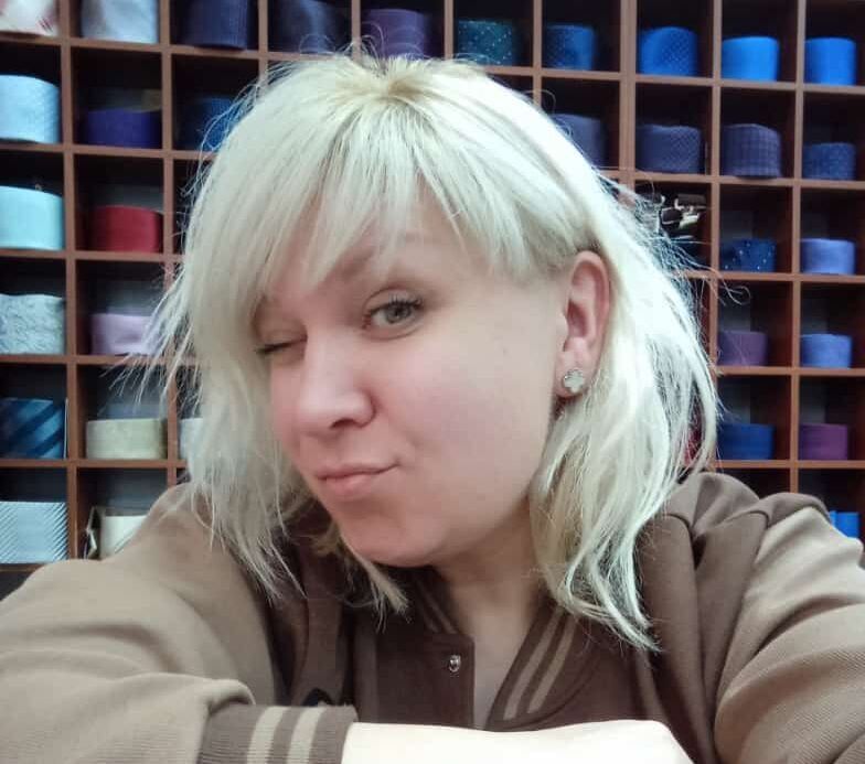  53355804  LUNA, 46 ,    