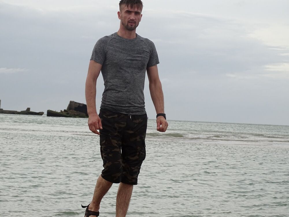  44487324  Pavel, 33 ,    Saint-Germain-En-Laye
