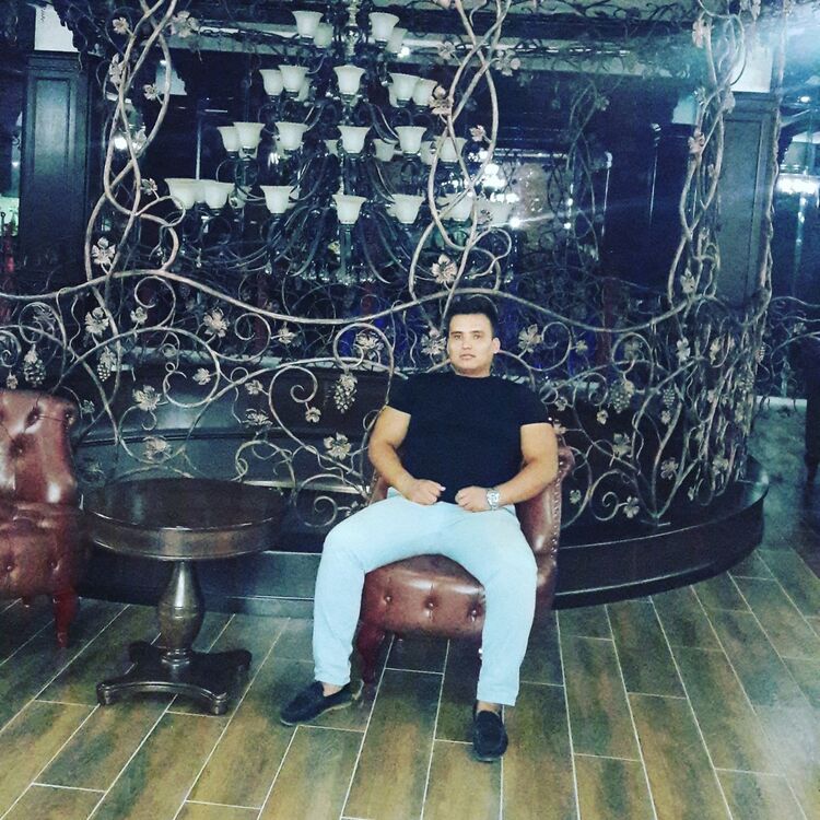  13638744  Qahramonbek, 29 ,    
