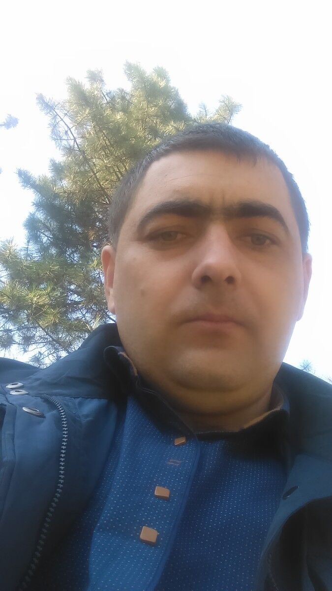  9233924  Sergiu, 38 ,    