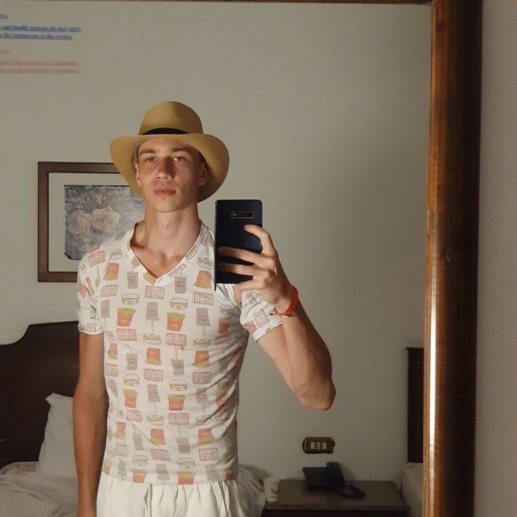  ,   Stefan, 24 ,   ,   