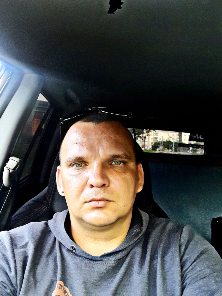  27826574  Artur, 41 ,    