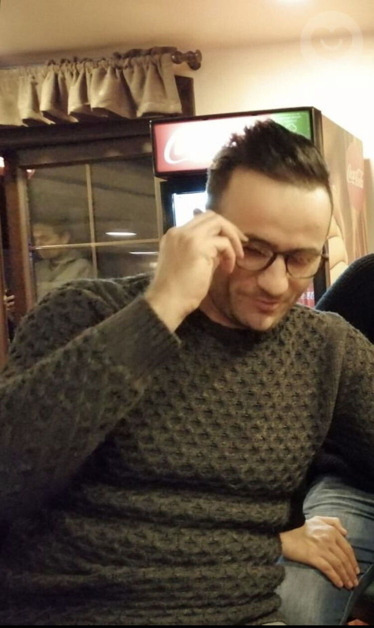  ,   Hakan, 37 ,   ,   