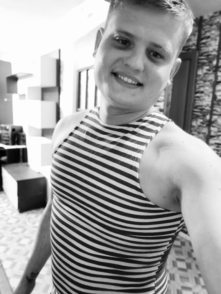  52138964  Ilya, 25 ,    