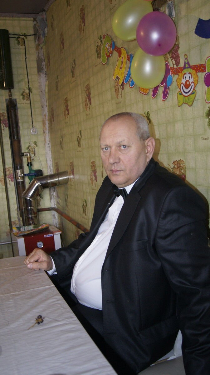  ,   Viktor, 61 ,   