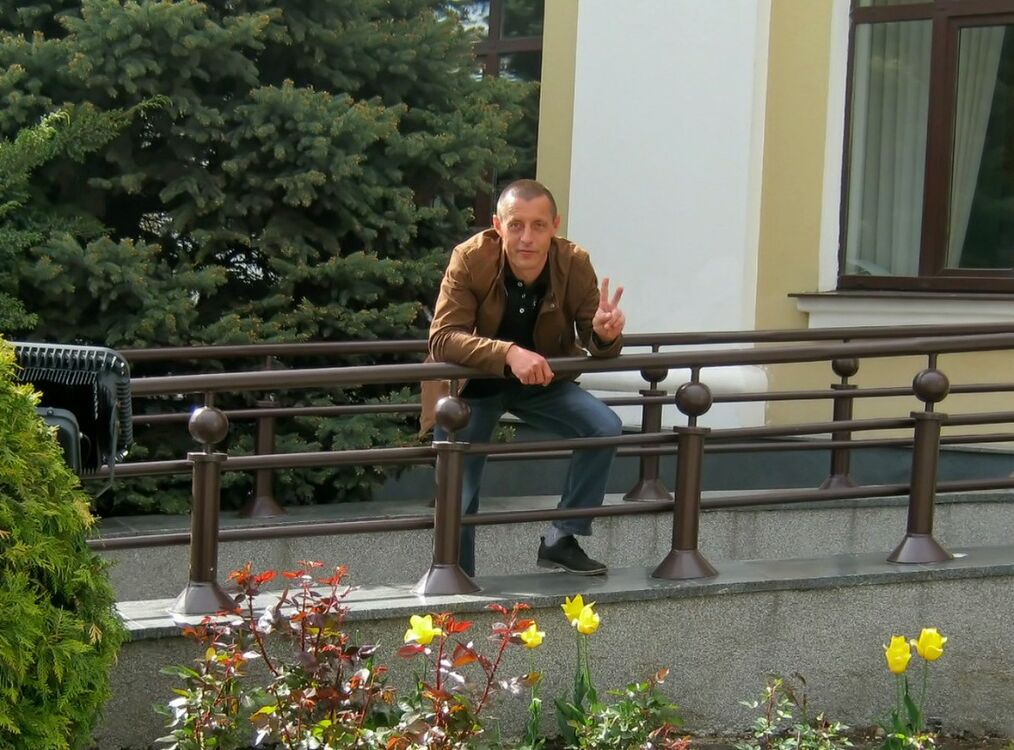  6137314  Sergei, 46 ,    