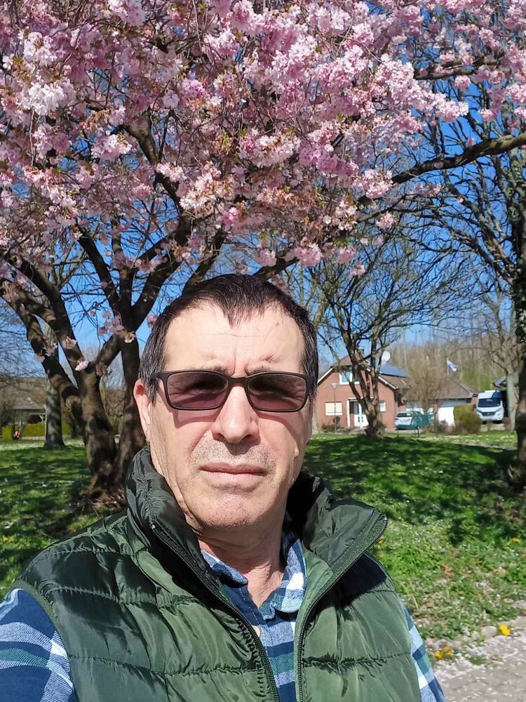  ,   Nicolae, 63 ,   ,   , c 