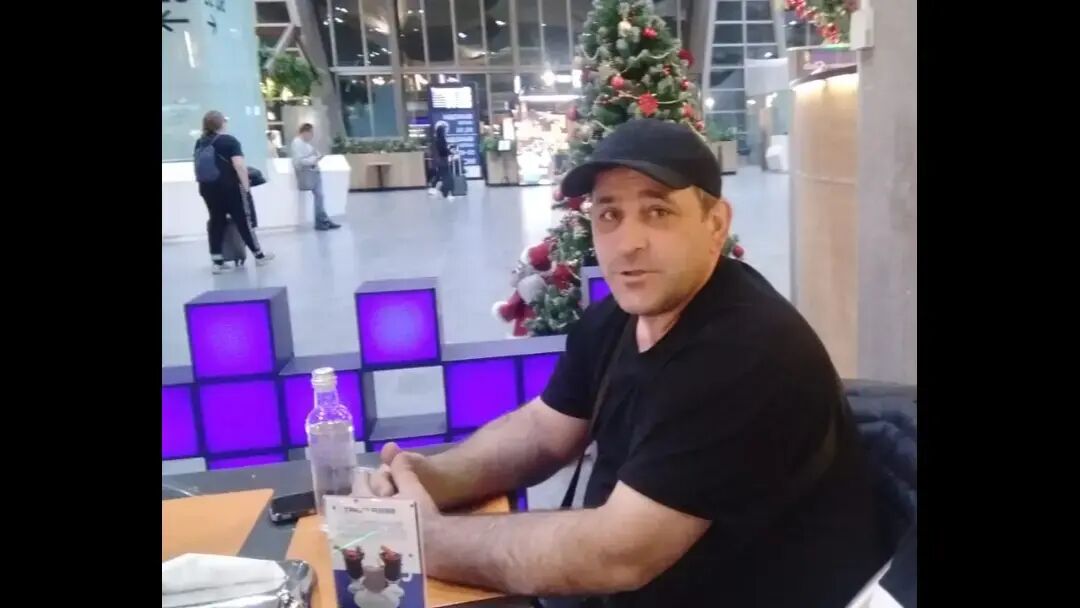  52493404  Orxan, 40 ,    