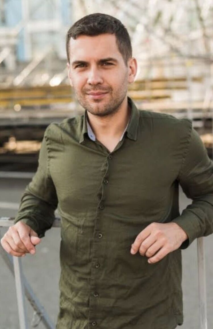  53822044  Armani, 38 ,    