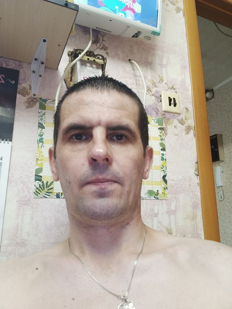  45634014  Roman, 40 ,    