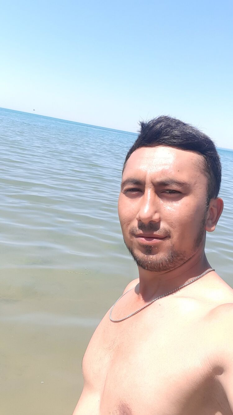  23795944  Sobir, 29 ,    
