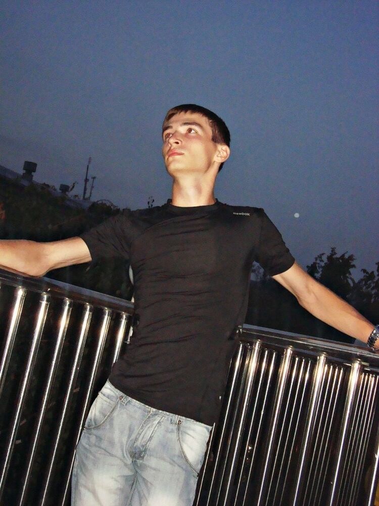  11476294  Pavel, 33 ,    