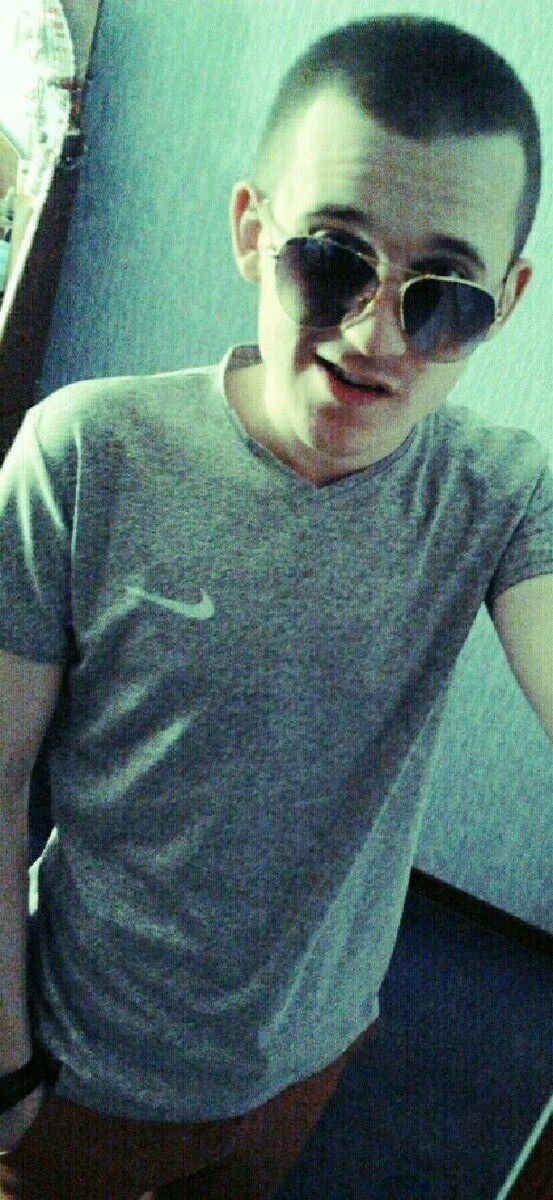  8565244  Anton, 31 ,    