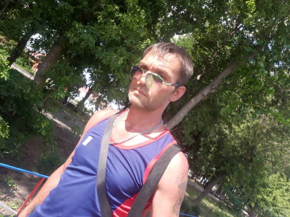  ,   Denis, 43 ,     , c , 