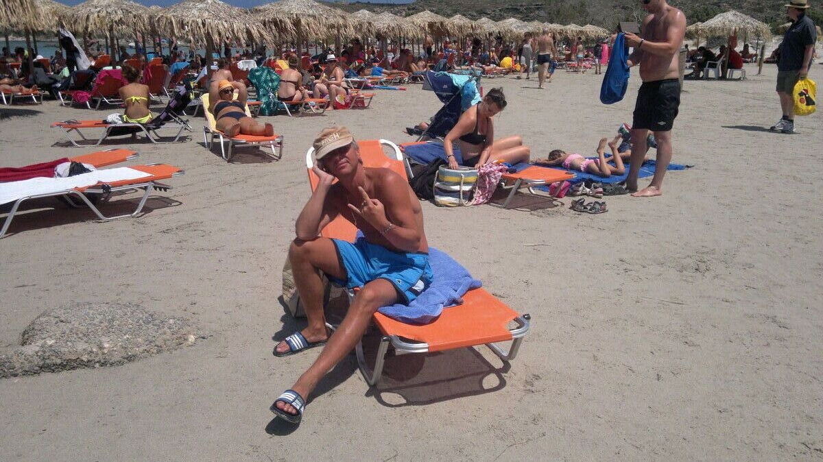  22576874  Denis, 54 ,    