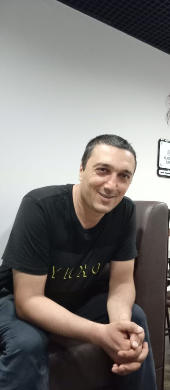  30578324  Gafur, 39 ,    