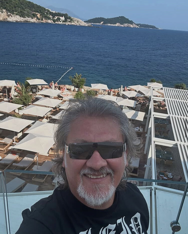  52948284  Louis, 55 ,    