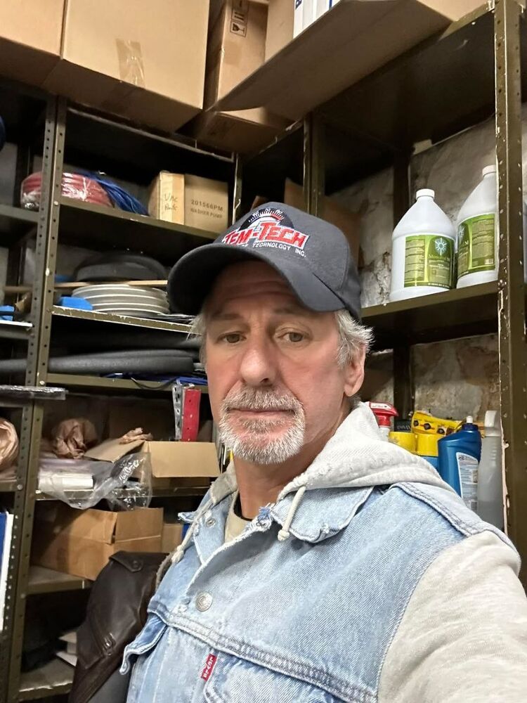  50481424  Tommy Danilo, 63 ,    