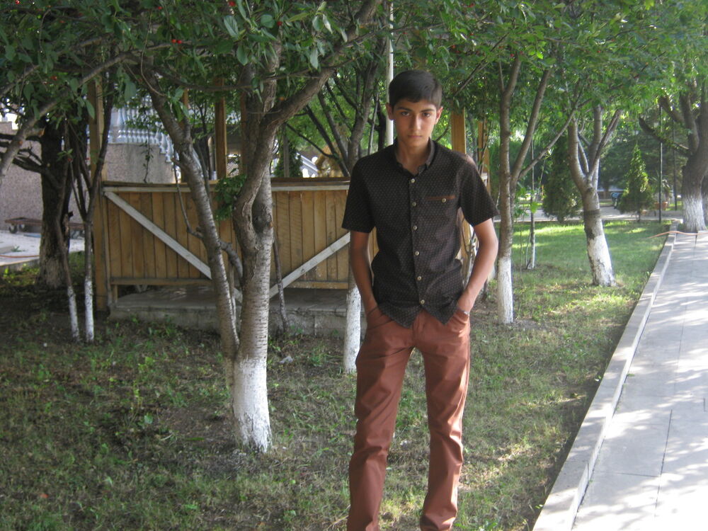  4570114  Hayko, 29 ,    