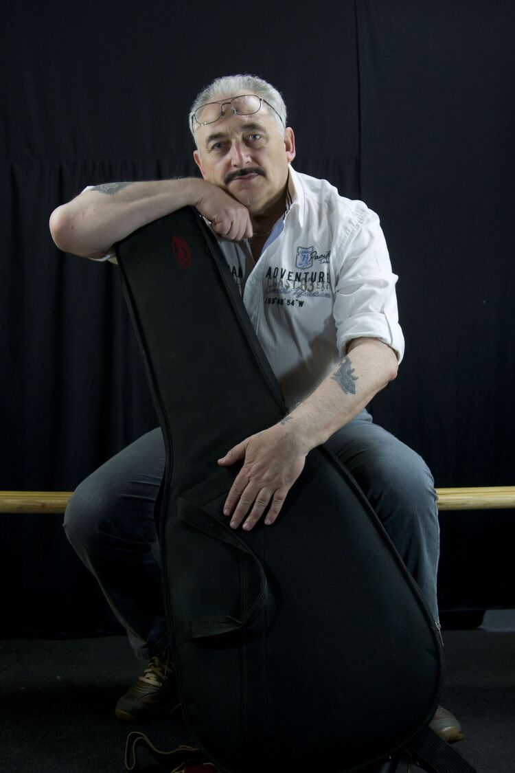  Duisburg,   , 64 ,   c 