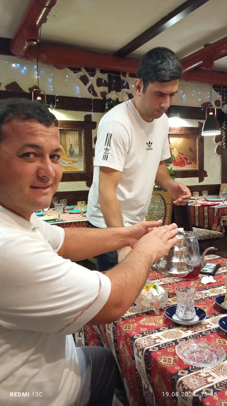 46490374  Akramov, 39 ,    