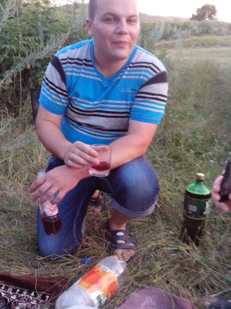  6114234  Viktor, 33 ,    