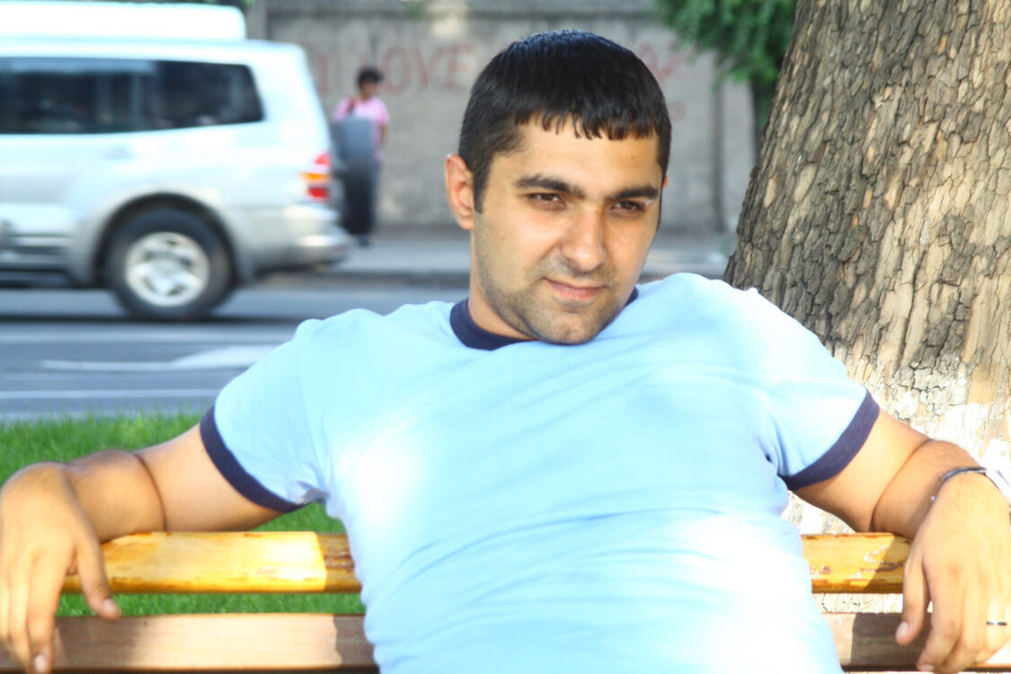  4044674  ARMEN, 41 ,    