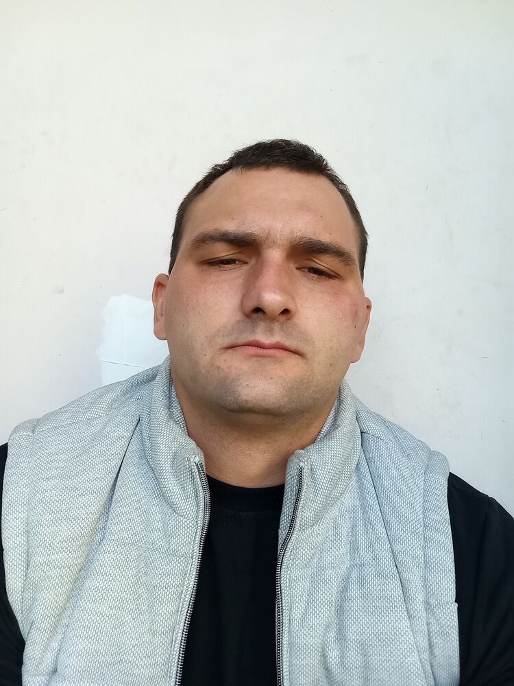  ,   Vladislav, 27 ,   ,   