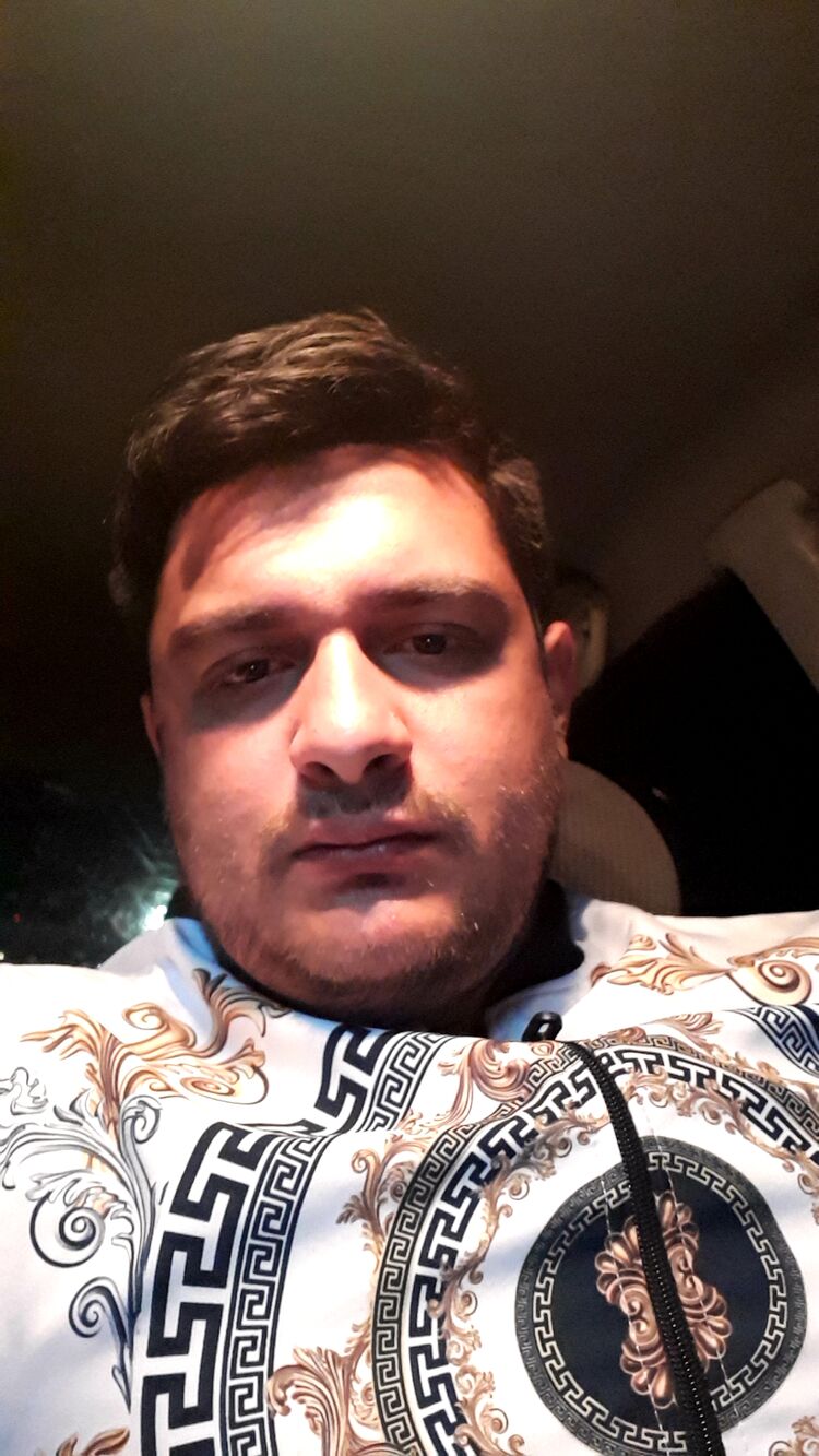  33774044  Artur, 37 ,    
