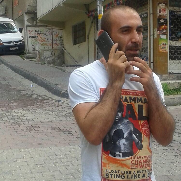  37718174  Irakli, 38 ,    