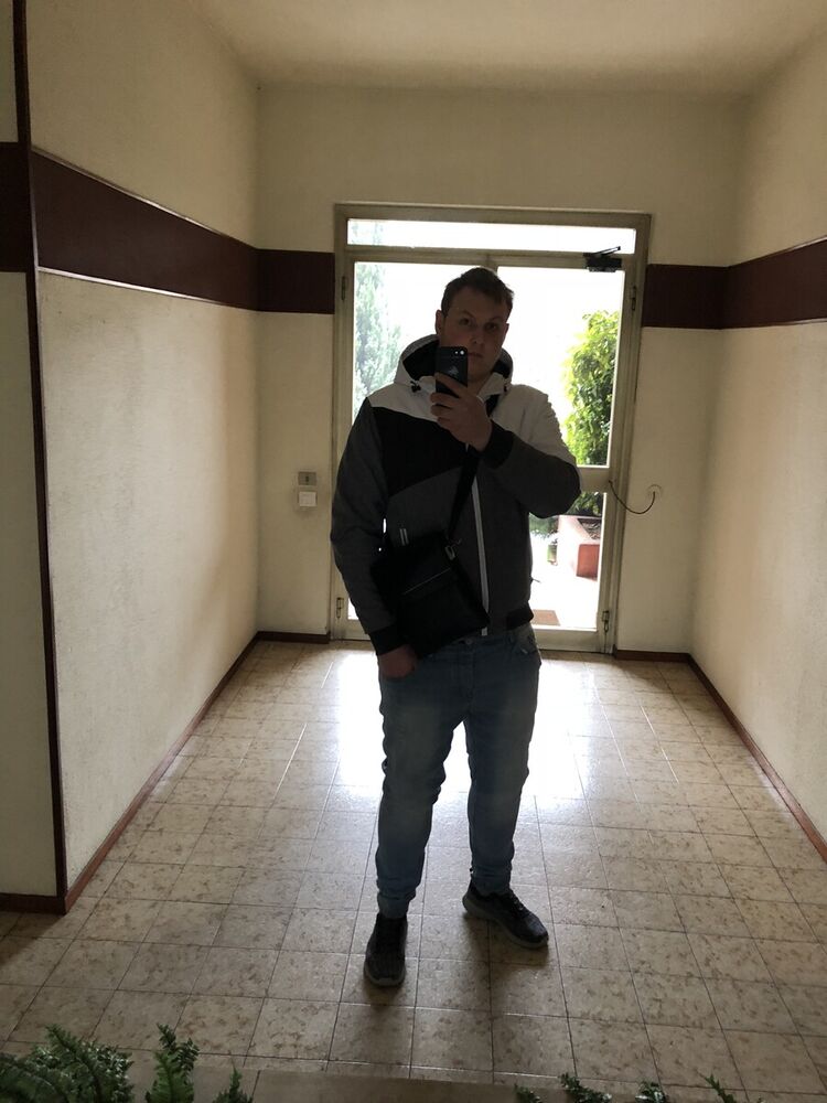  19999124  Andrei, 27 ,    Praha