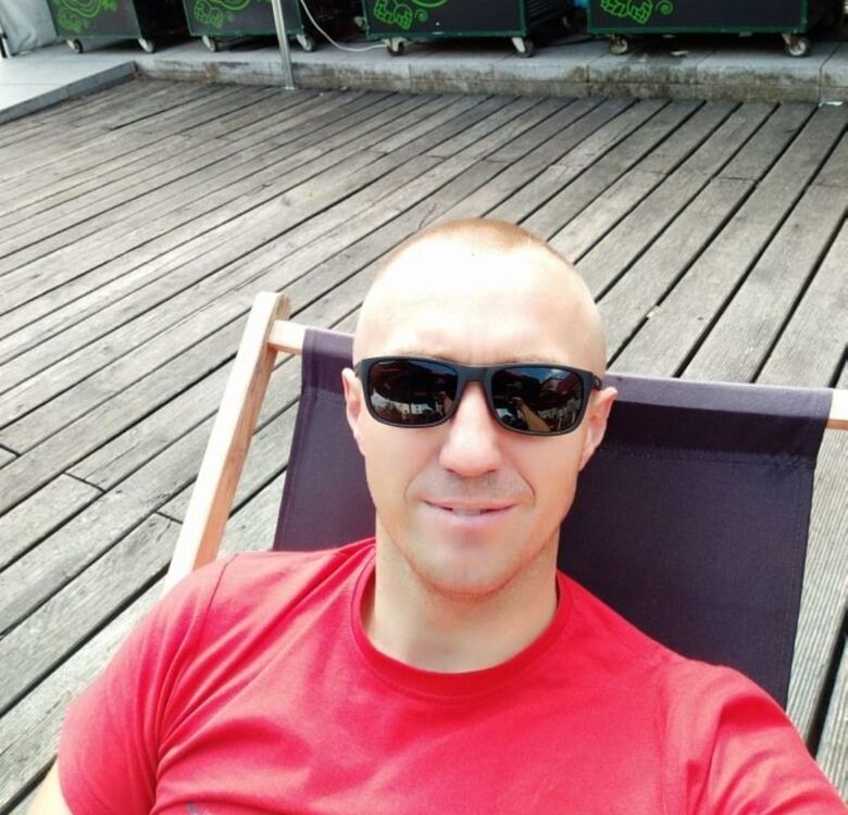  28177674  Maksym, 44 ,    