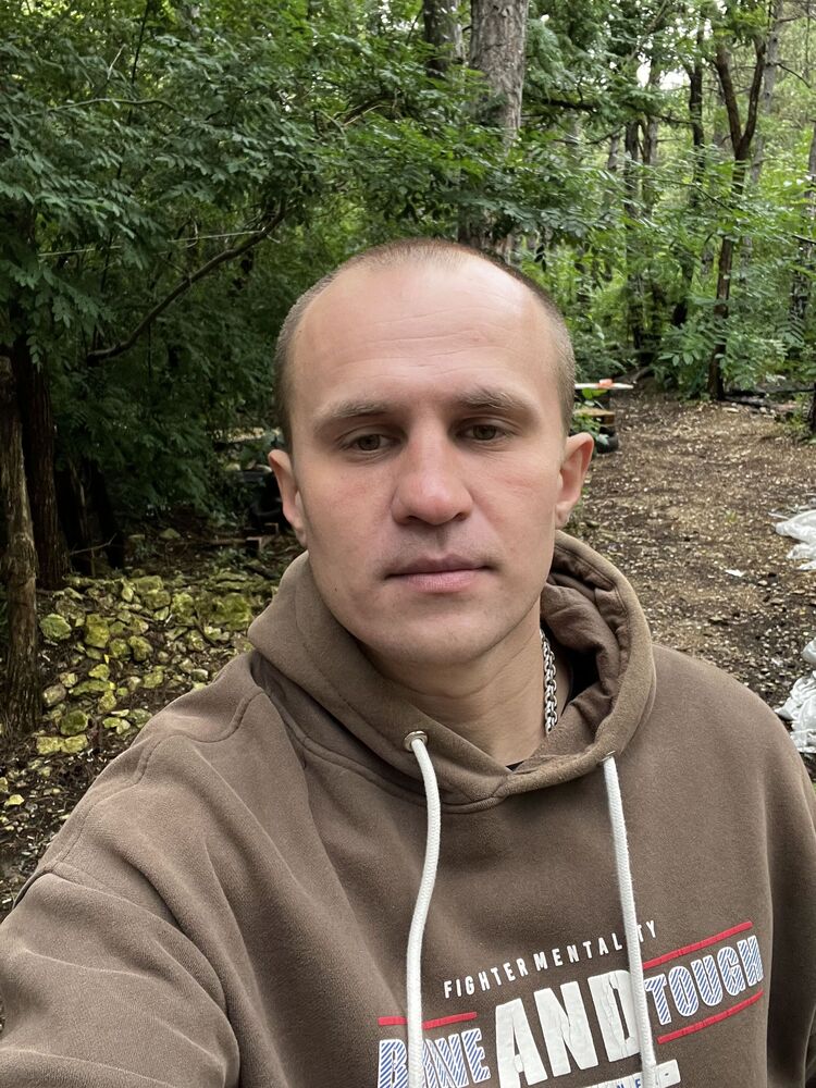  ,   Denis, 32 ,   ,   