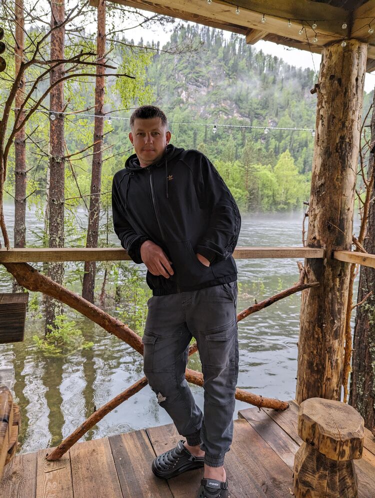  53824624  Viktor, 37 ,    