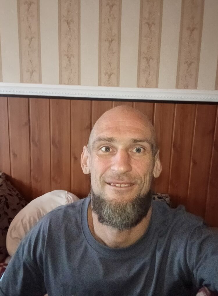  46310254  Alexander, 43 ,    