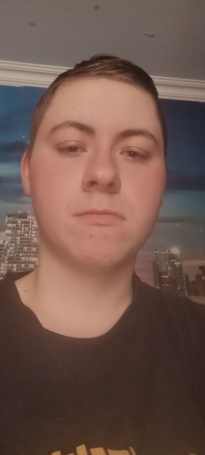  42309694  Ilya, 22 ,    