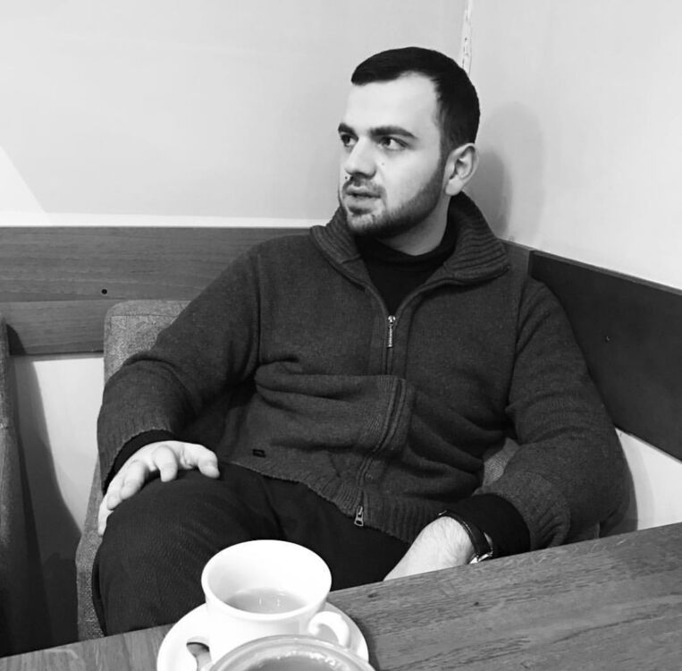  ,   Artur, 33 ,   ,   , c 