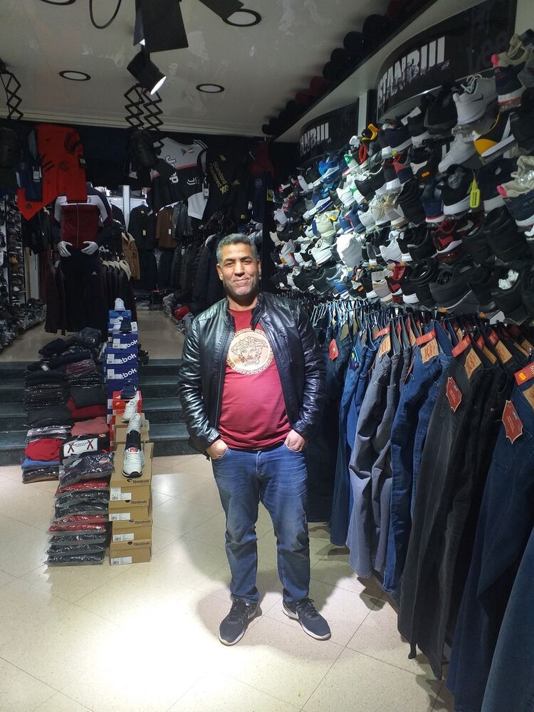  19305084  Salah, 42 ,    