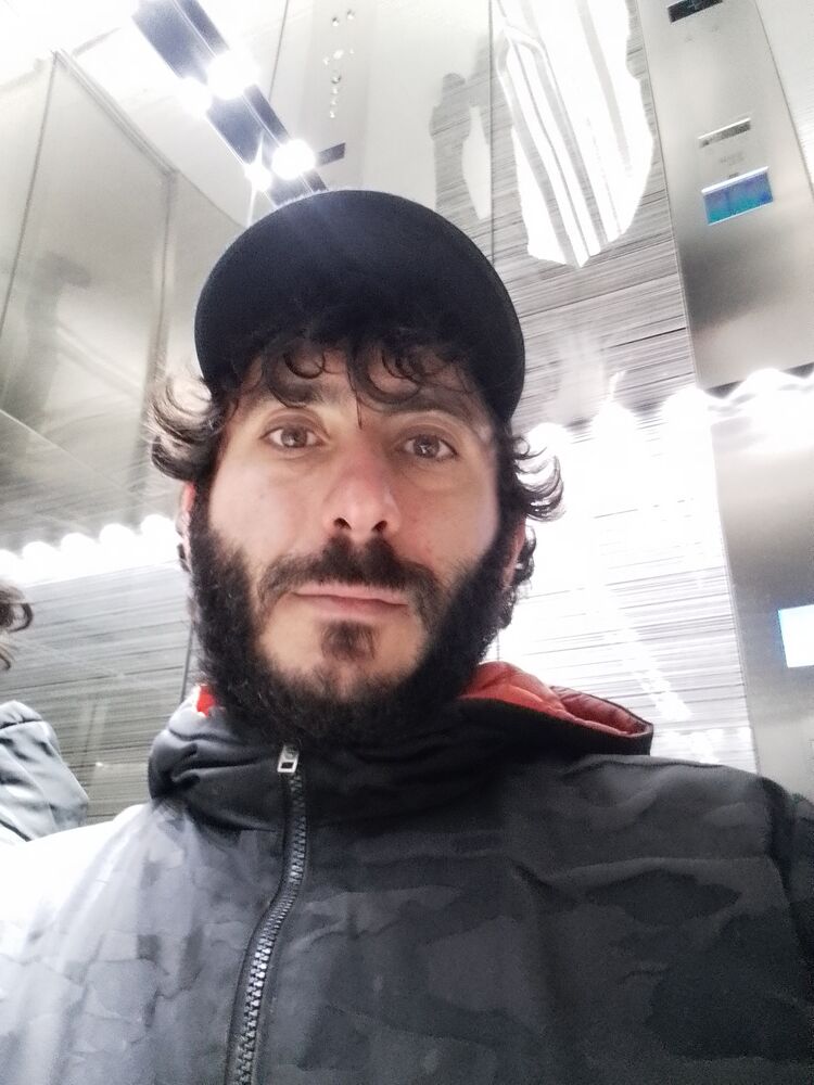  ,   Artur, 37 ,   ,   , c , 