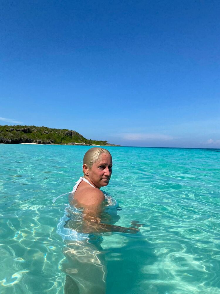  38742584  Viviana, 37 ,    Paradise