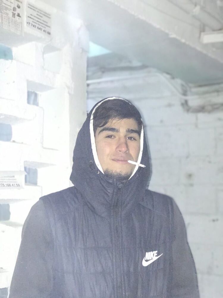  33334064  Artem, 23 ,    