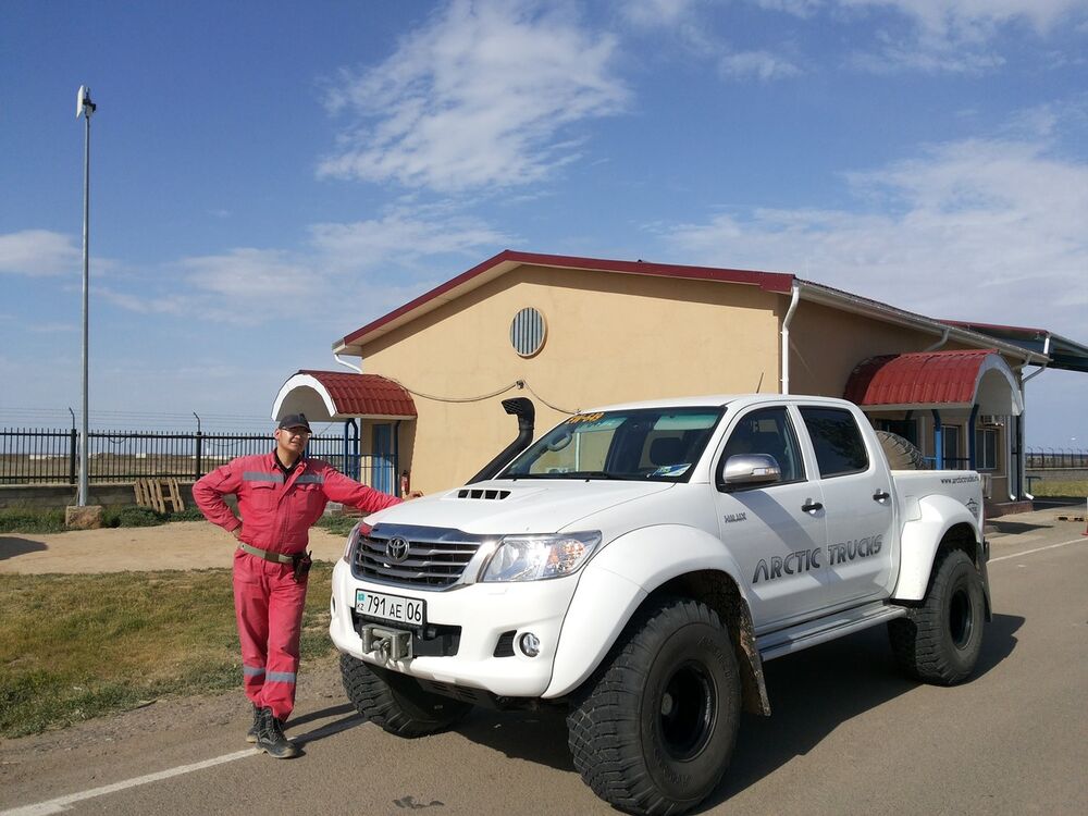  6057534  Buriy, 44 ,    