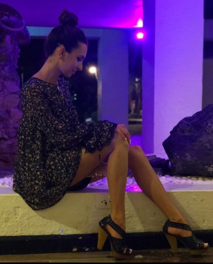  ,   Luna, 32 ,  