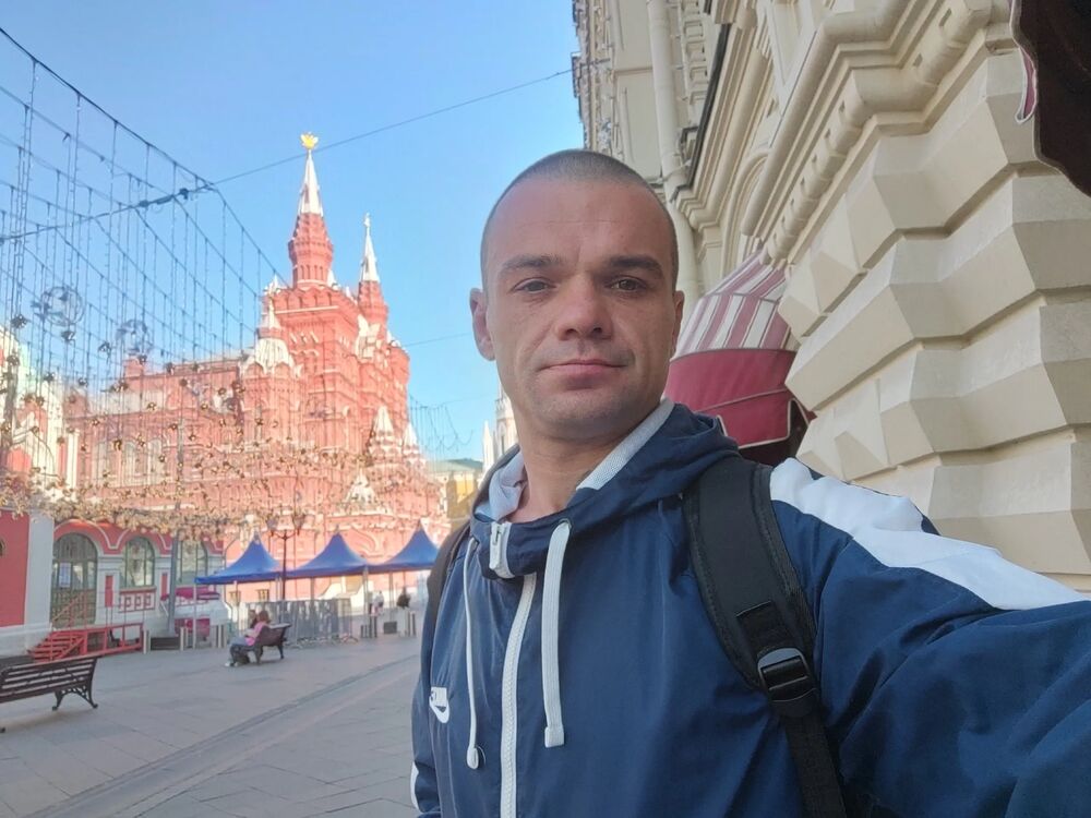  48561104  Kiril, 37 ,    